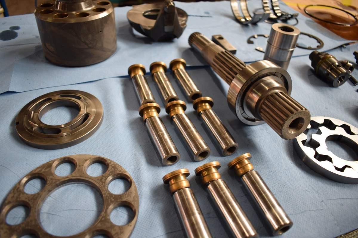 Ihr zuverlässiger Partner in der Schweiz für Hydraulikrevisionen, Pumpenservice und Austauschpumpen für Pistenfahrzeuge