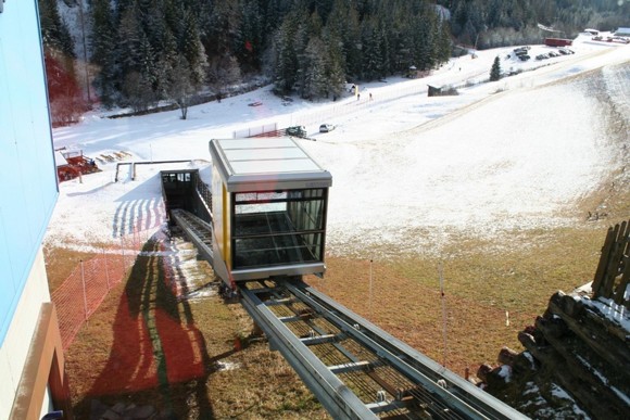 Schrägaufzug