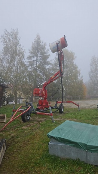 Steiga / Kran mit Krpan Schneeerzeuger 