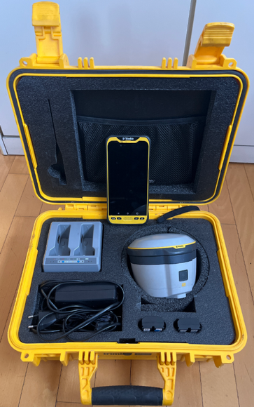 Trimble GPS Gerät Komplettset bestehend aus Trimble Receiver R2 + Handheld TDC600 inkl. Akkus und Ladegerät.  Gebraucht, voll funktionsfähig