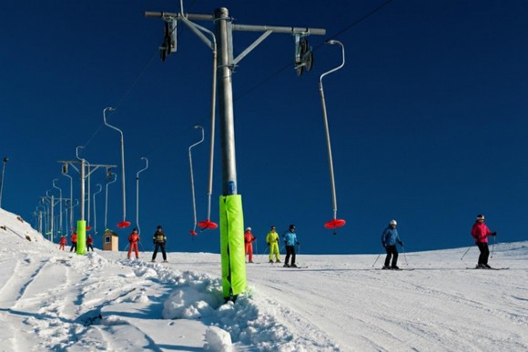 Skilift POLGLOB 1T/H ist ein Schlepplift mit einem modernen System zur hydraulischen Seilspannung.