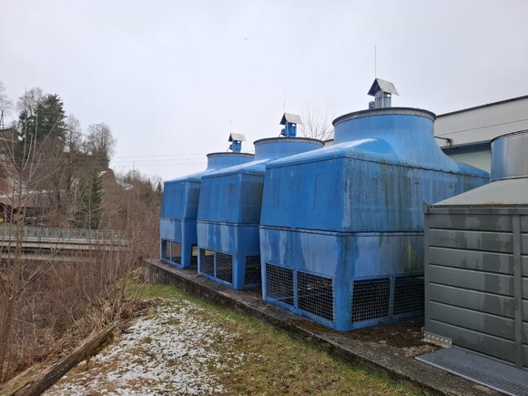 Kühltürme und Hochdruckpumpen mit Motor