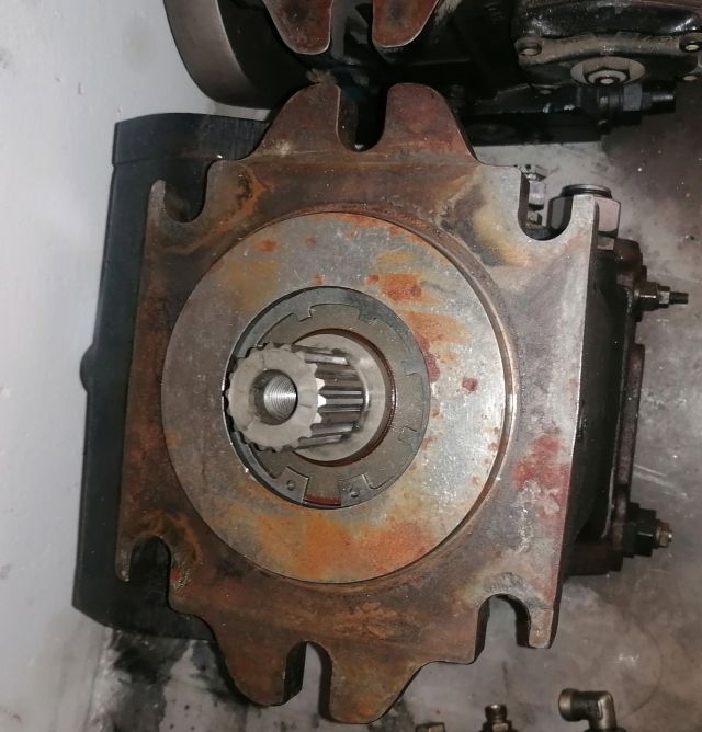 PistenBully 200 Antriebspumpe