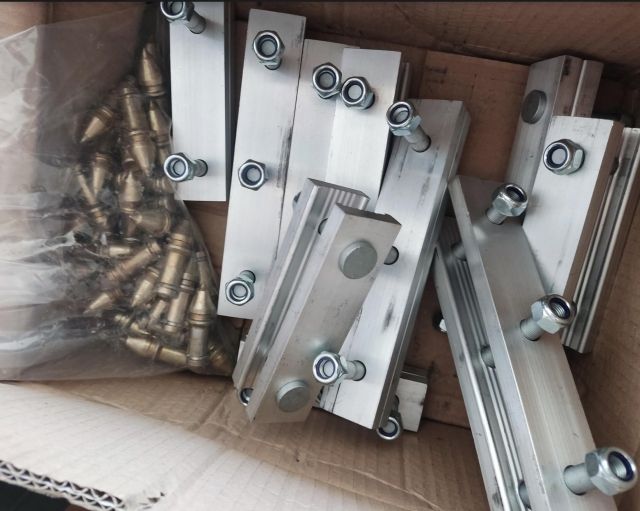 Kettenschloeser_Icespikes PistenBully